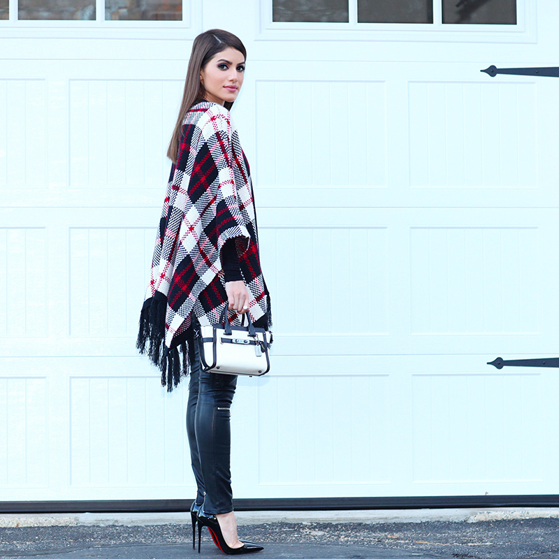 camila coelho look poncho xadrez