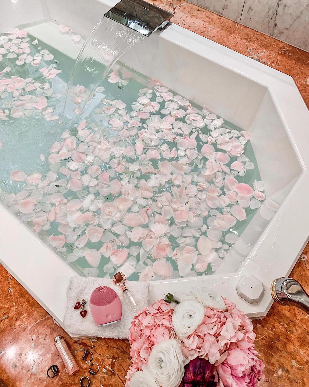 How to Create the Ultimate Relaxing Bath Experience