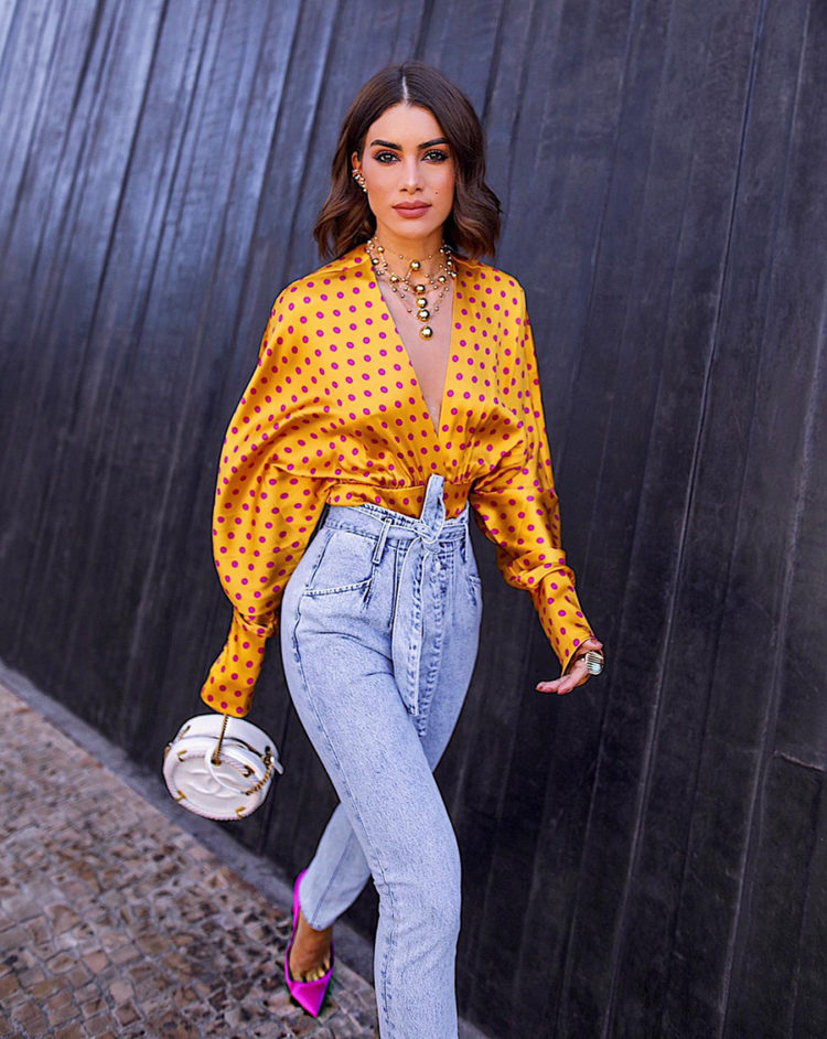 Look of the Day: Jeans & Silk Top | Camila Coelho