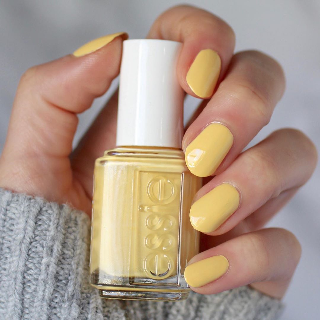 Fall Beauty Trend: Pastel Nails Camila Coelho