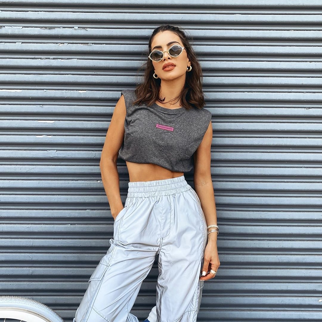 Styling Hack: How to Turn Any Top Into a Crop Top