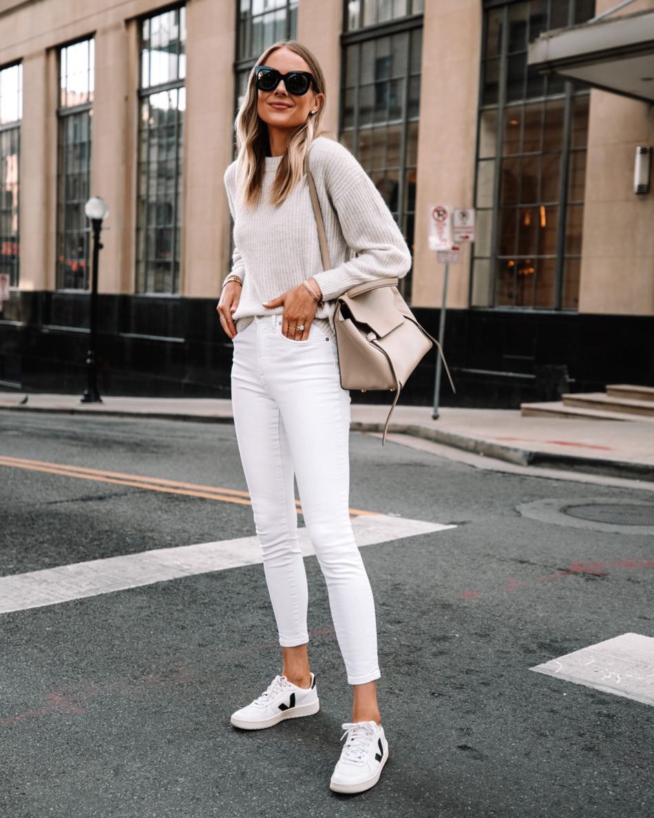 8 Looks with white sneakers for inspiration | Camila Coelho